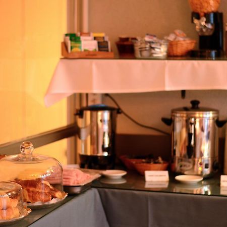 Hotel Huemul Хенерал Рока Екстериор снимка