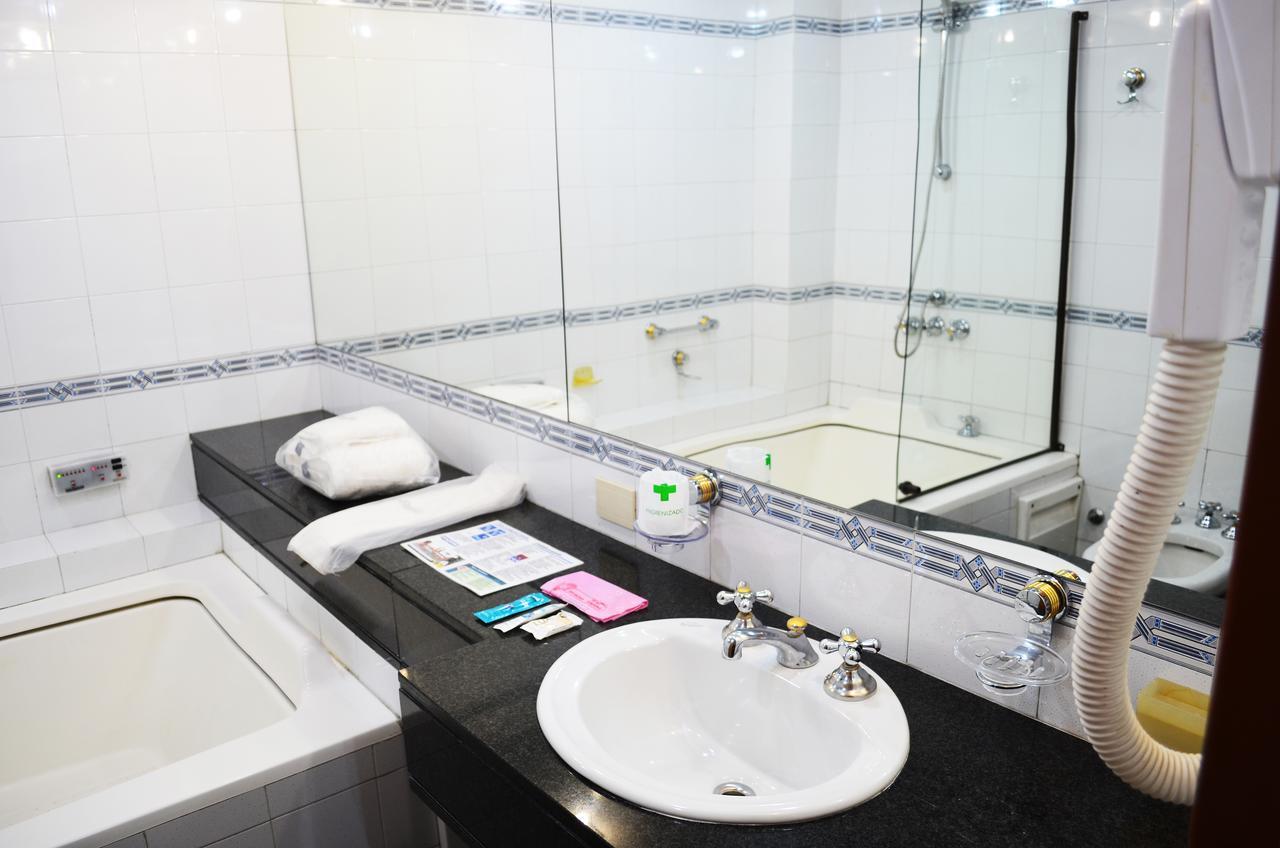 Hotel Huemul Хенерал Рока Екстериор снимка