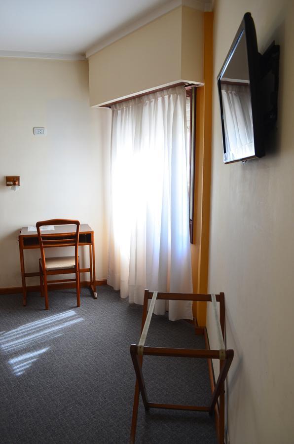 Hotel Huemul Хенерал Рока Екстериор снимка
