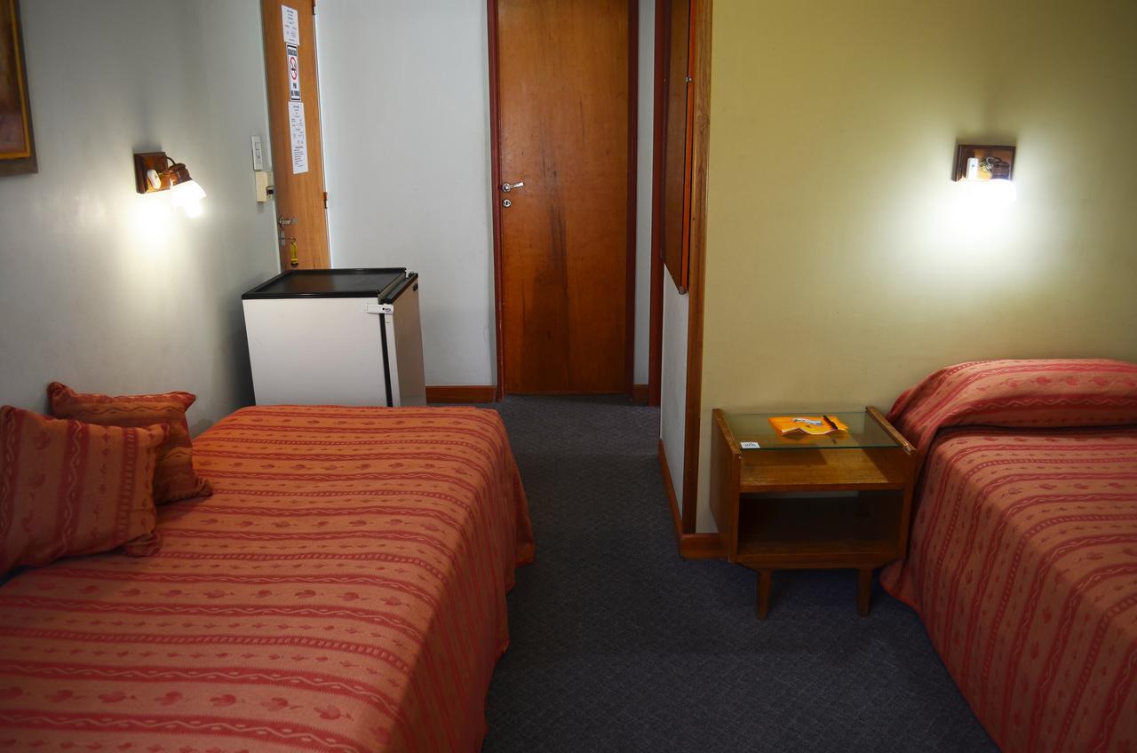 Hotel Huemul Хенерал Рока Екстериор снимка
