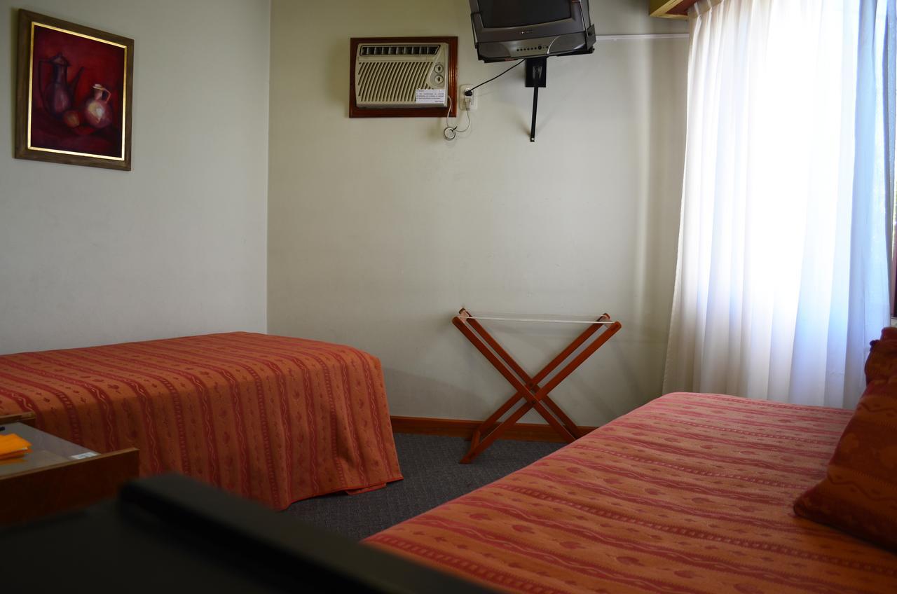 Hotel Huemul Хенерал Рока Екстериор снимка