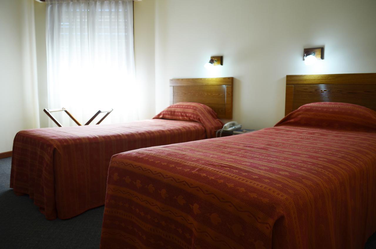 Hotel Huemul Хенерал Рока Екстериор снимка
