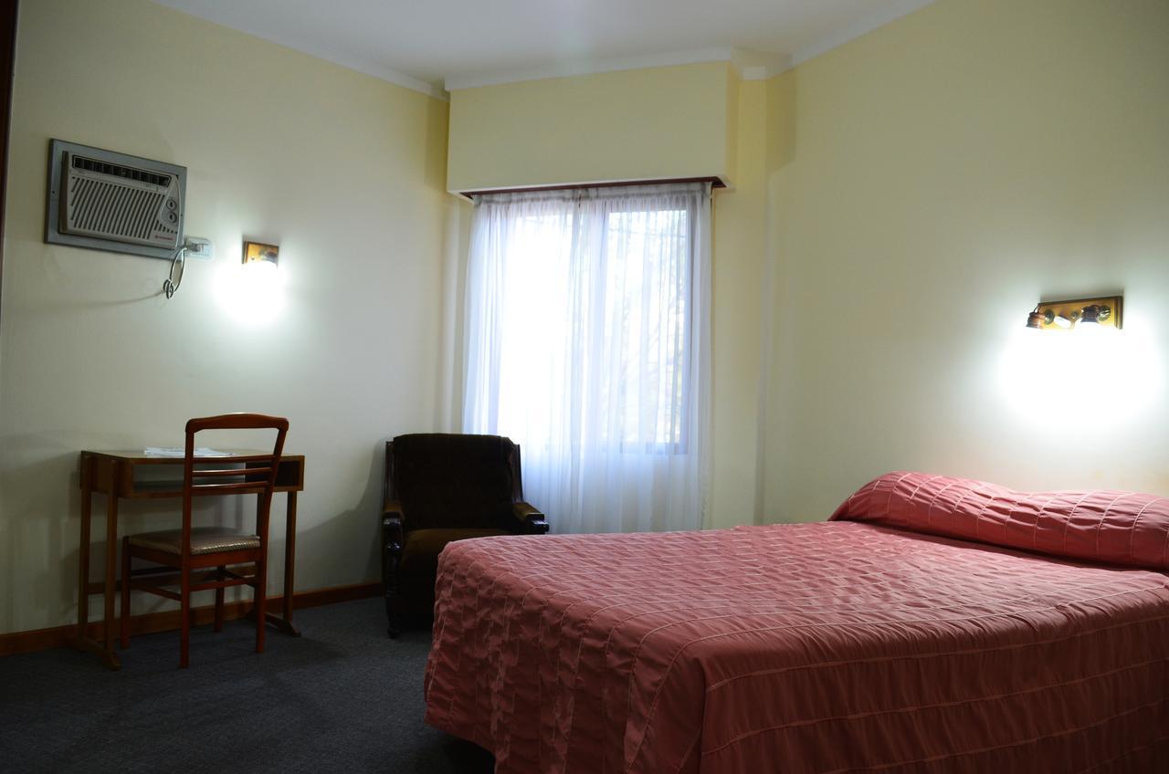 Hotel Huemul Хенерал Рока Екстериор снимка