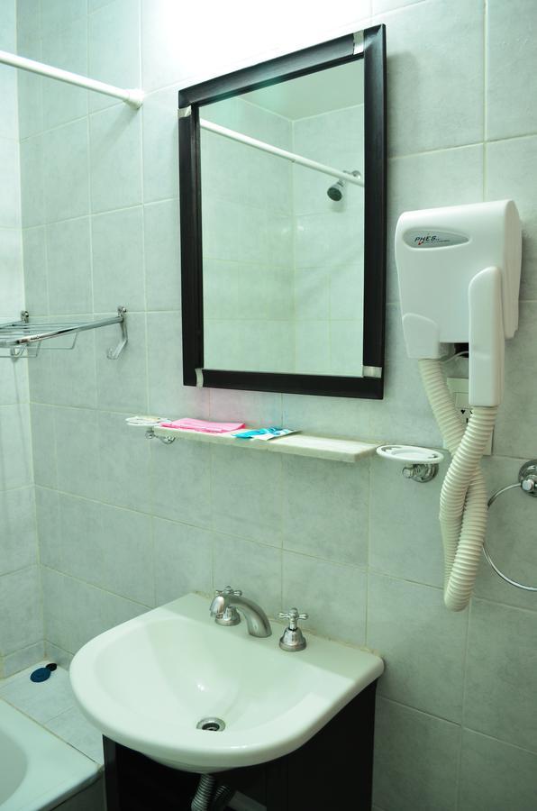Hotel Huemul Хенерал Рока Екстериор снимка