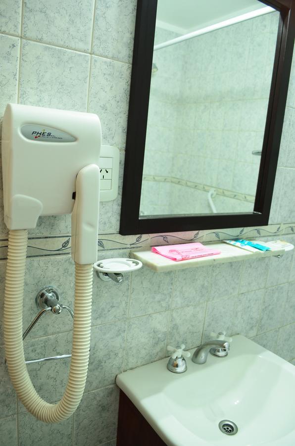 Hotel Huemul Хенерал Рока Екстериор снимка