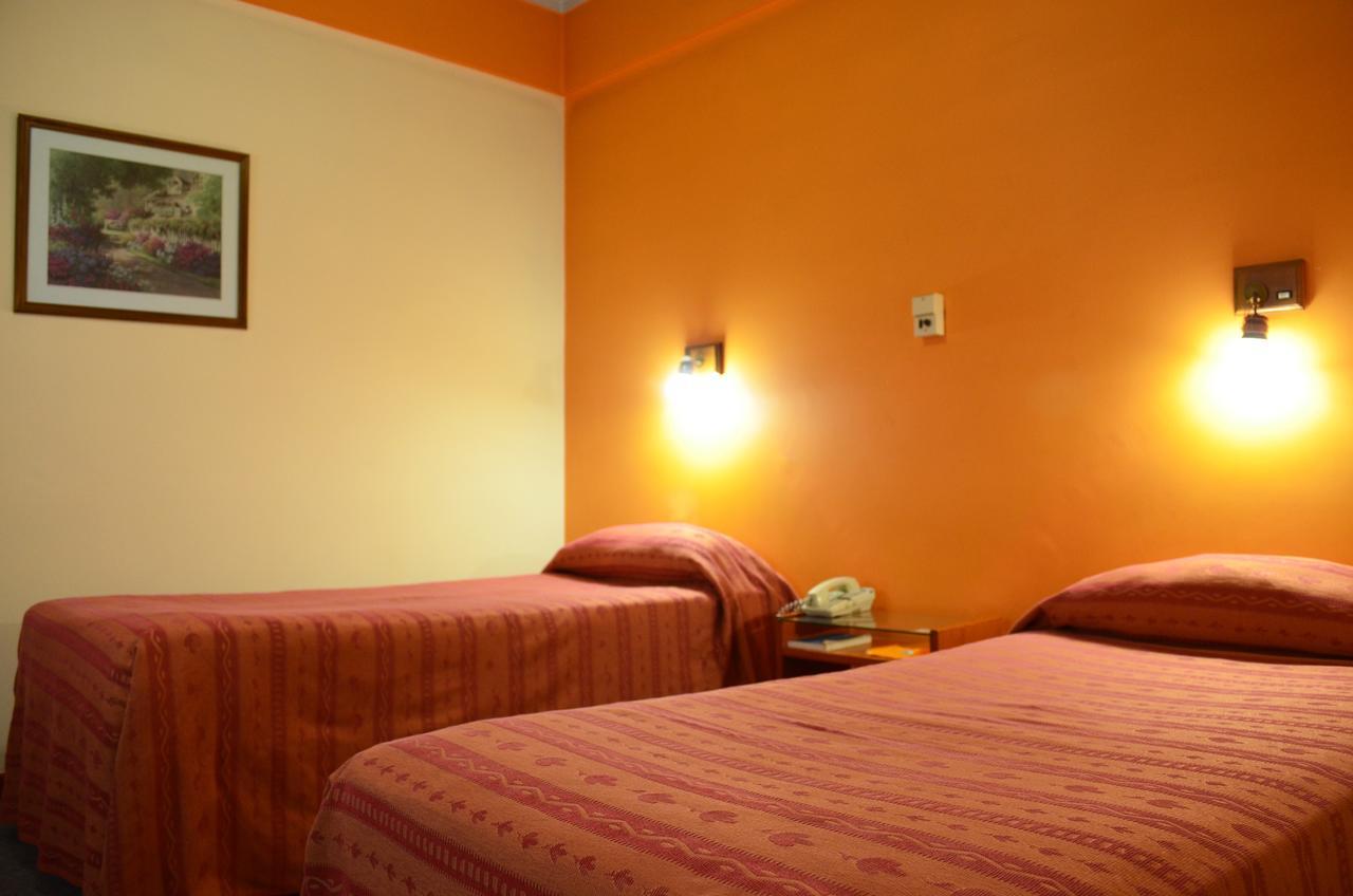 Hotel Huemul Хенерал Рока Екстериор снимка