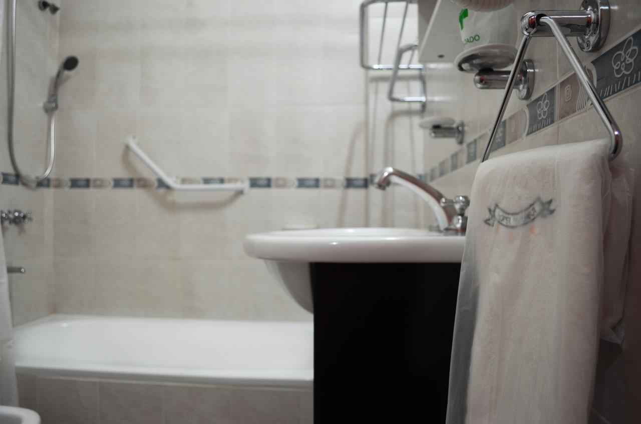 Hotel Huemul Хенерал Рока Екстериор снимка